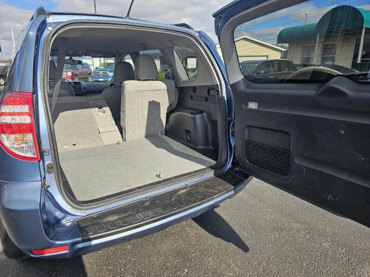 Toyota RAV4 Base I4 4WD 2012