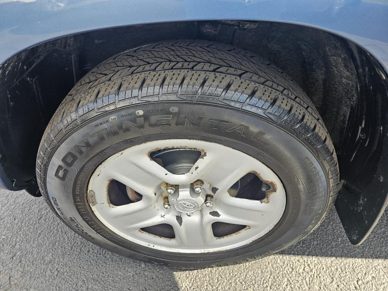 Toyota RAV4 Base I4 4WD 2012