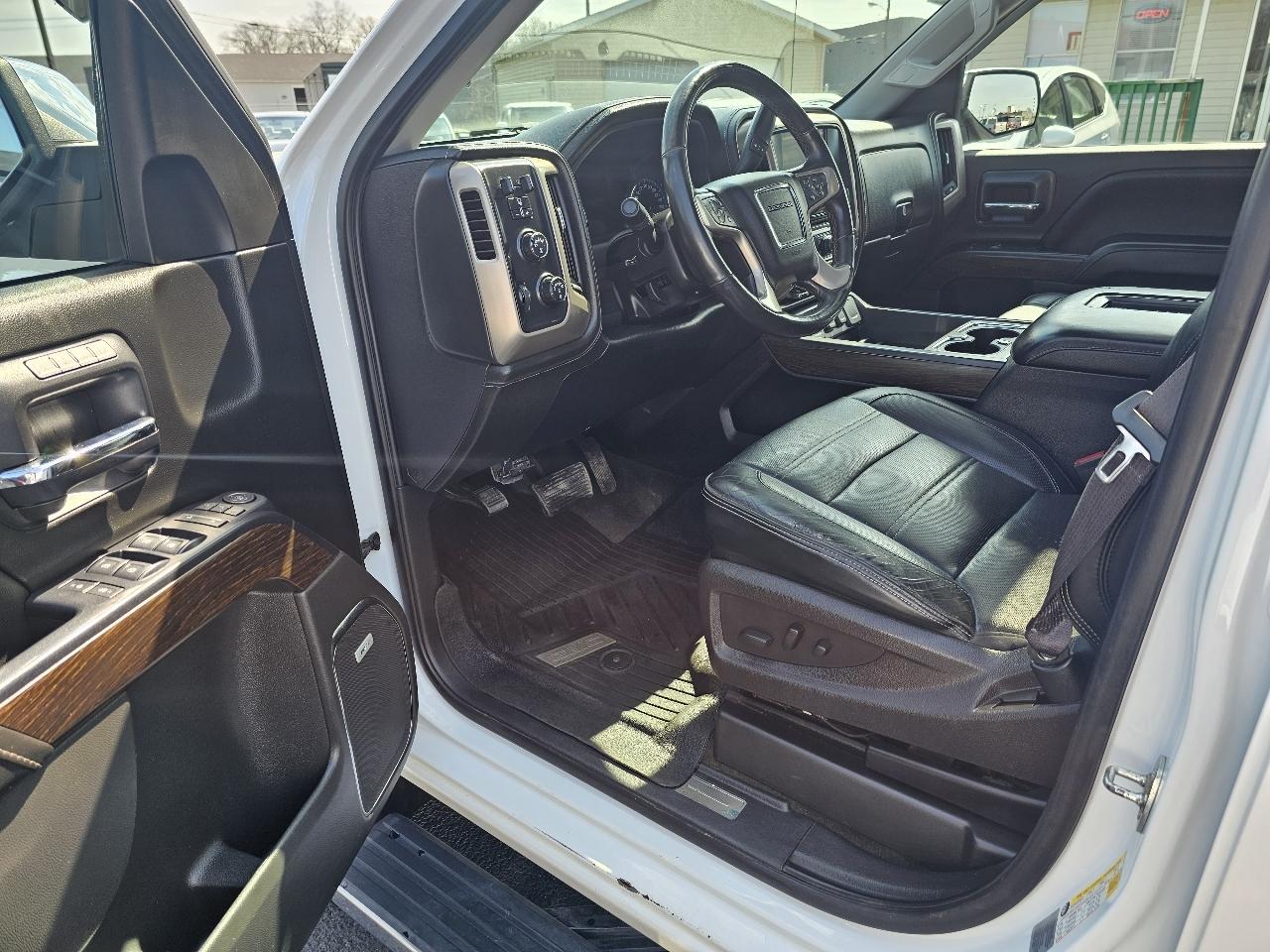GMC Sierra 1500 Denali Crew Cab Short Box 4WD 2017