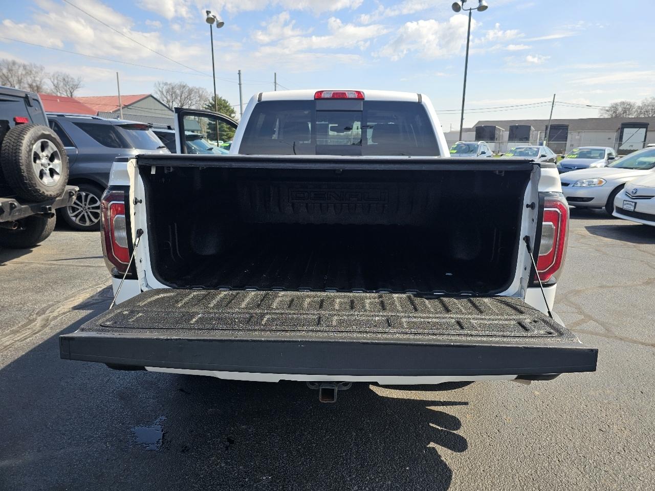 GMC Sierra 1500 Denali Crew Cab Short Box 4WD 2017