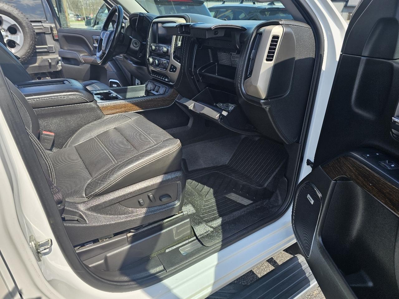 GMC Sierra 1500 Denali Crew Cab Short Box 4WD 2017