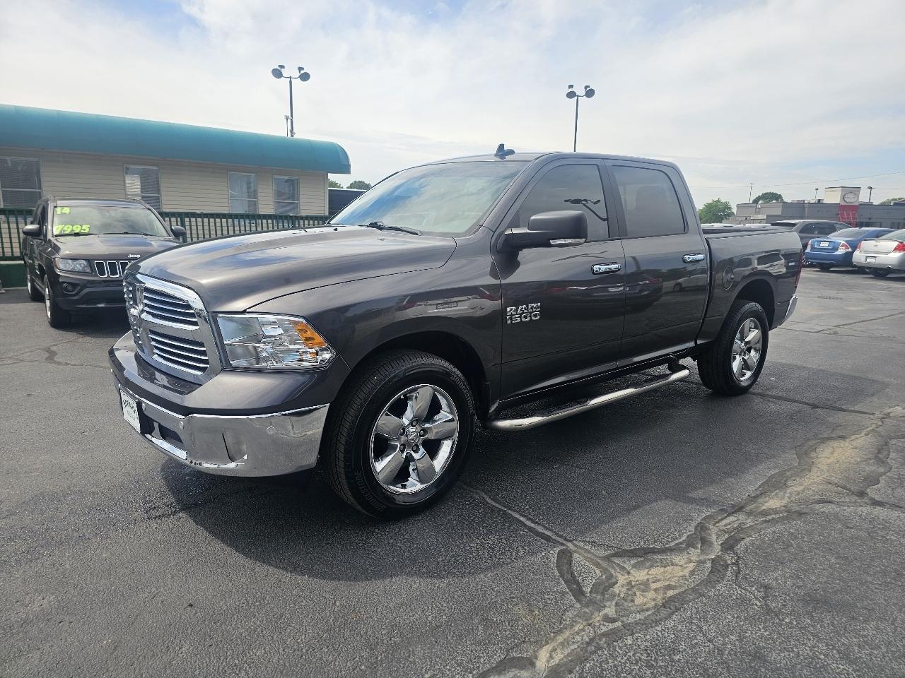 RAM 1500 SLT Crew Cab SWB 4WD 2017