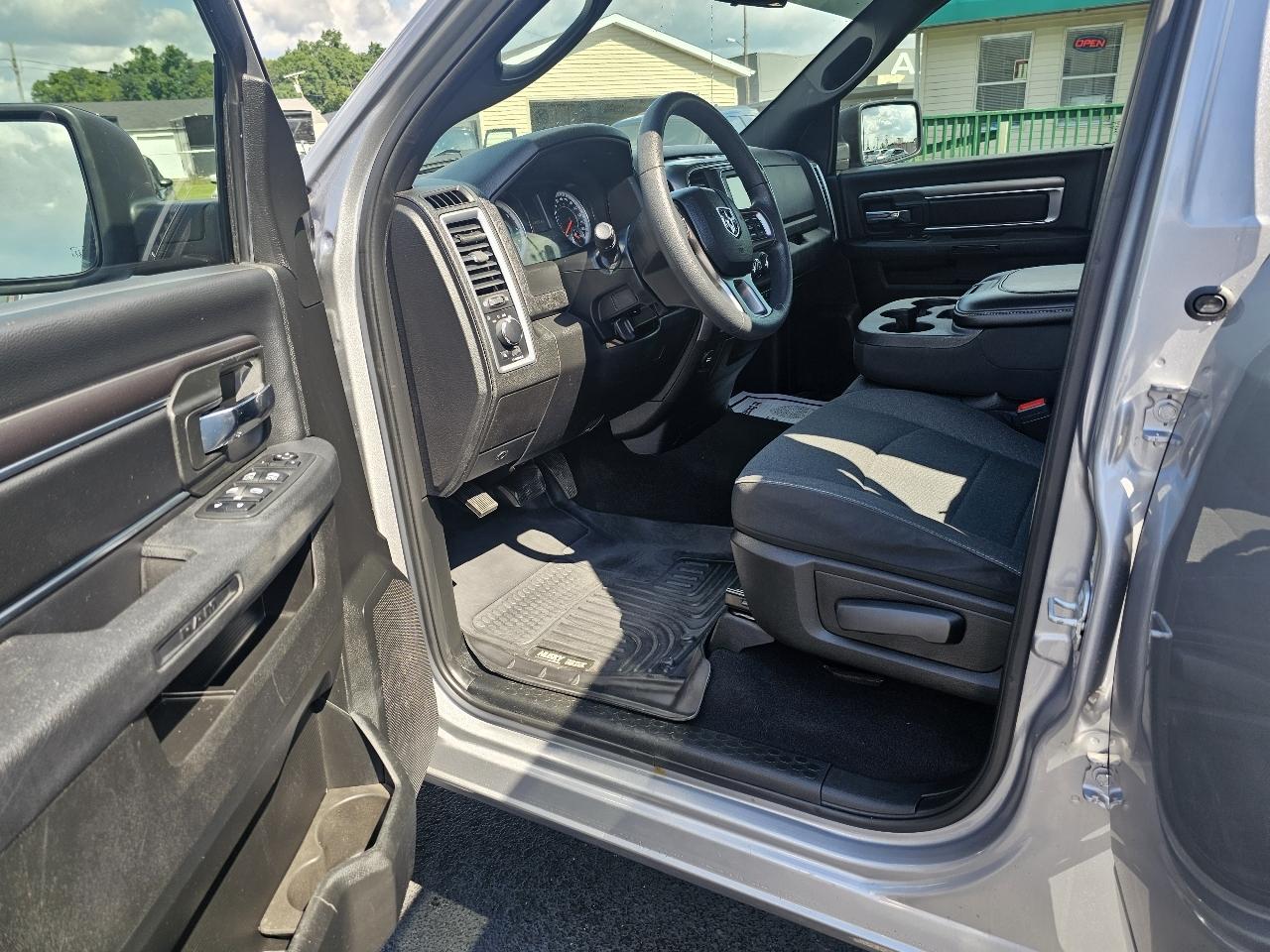 RAM 1500 SLT Quad Cab 4WD 2021