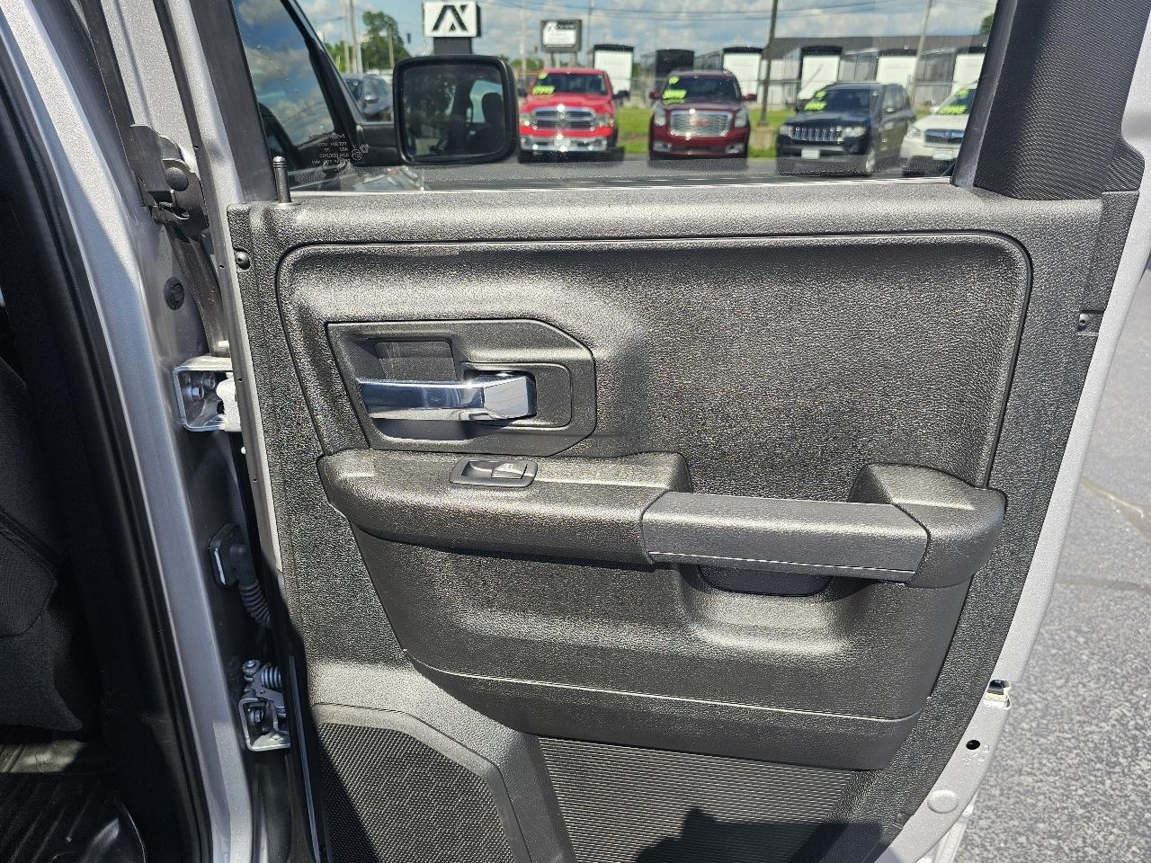 RAM 1500 SLT Quad Cab 4WD 2021