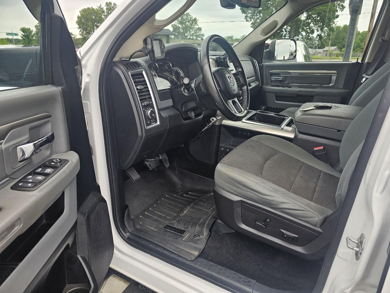 RAM 1500 SLT Crew Cab SWB 4WD 2014