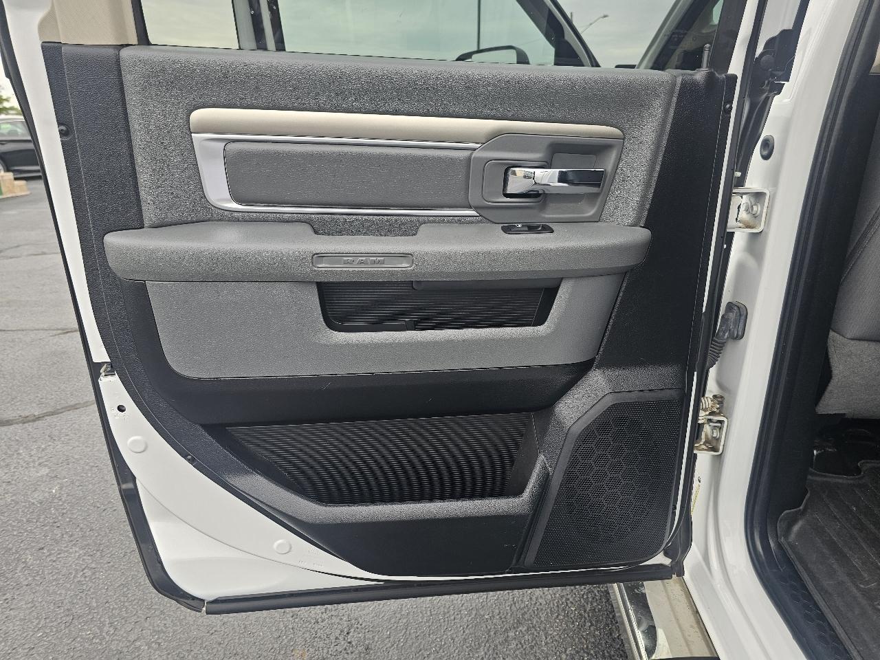 RAM 1500 SLT Crew Cab SWB 4WD 2014
