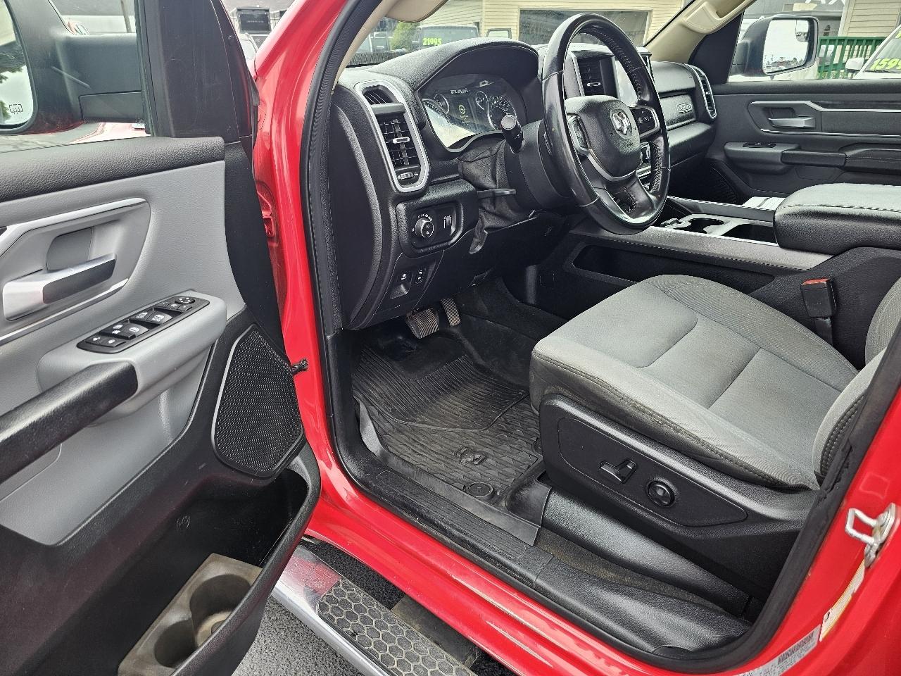 RAM 1500 Big Horn Crew Cab SWB 4WD 2020
