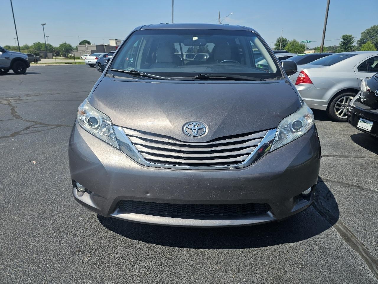 Toyota Sienna Limited AWD 7-Passenger V6 2016