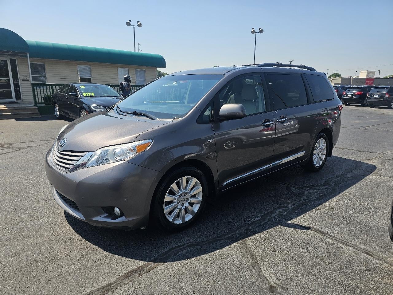 Toyota Sienna Limited AWD 7-Passenger V6 2016