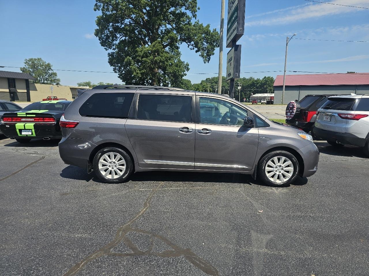 Toyota Sienna Limited AWD 7-Passenger V6 2016