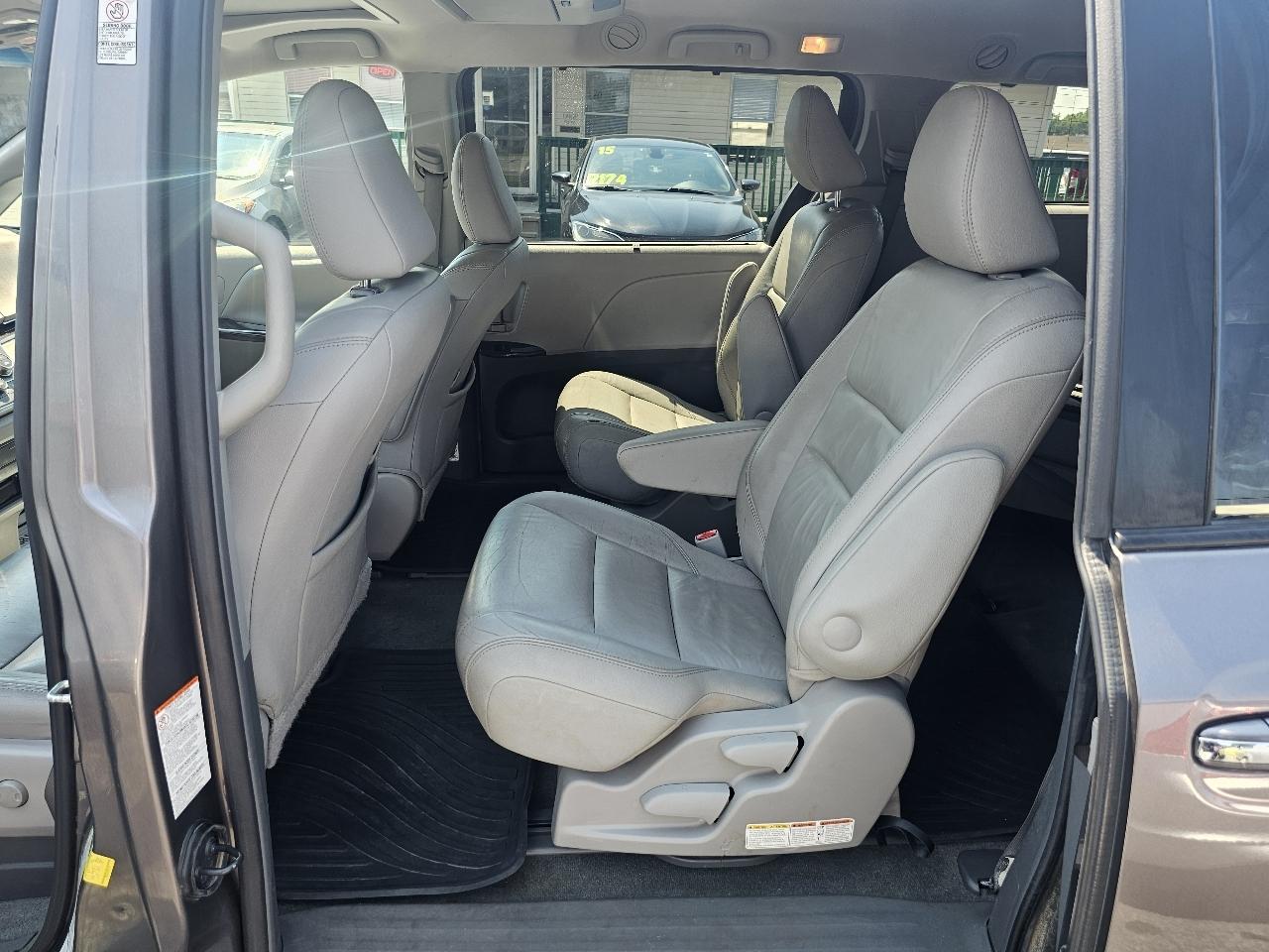 Toyota Sienna Limited AWD 7-Passenger V6 2016