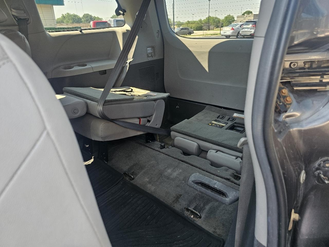 Toyota Sienna Limited AWD 7-Passenger V6 2016