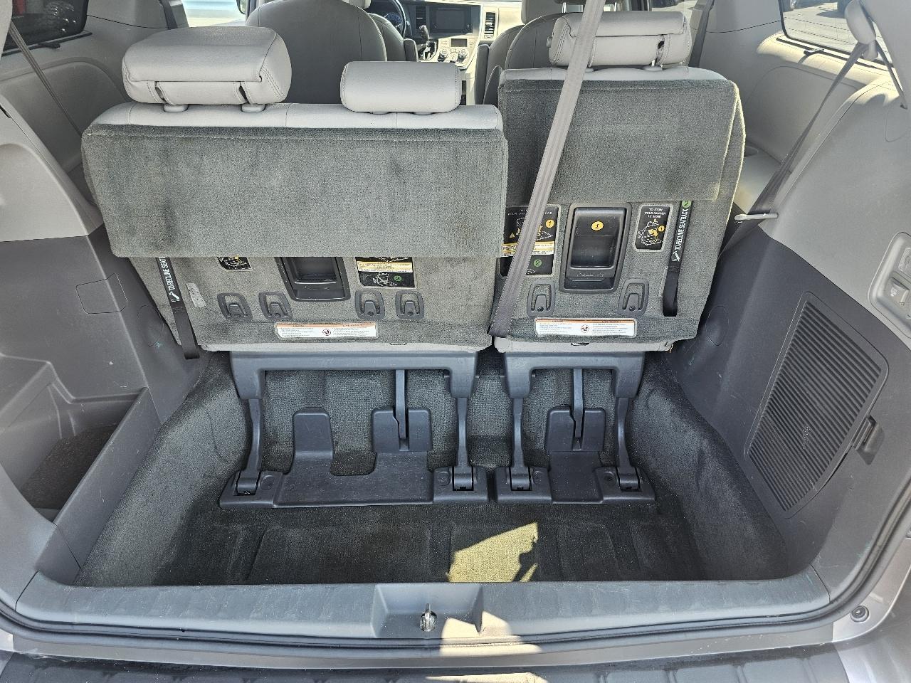 Toyota Sienna Limited AWD 7-Passenger V6 2016