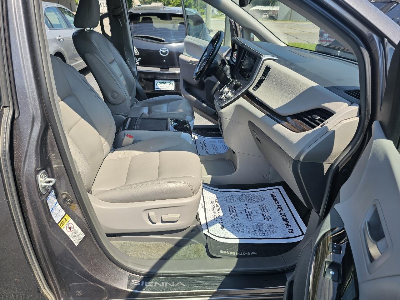 Toyota Sienna Limited AWD 7-Passenger V6 2016