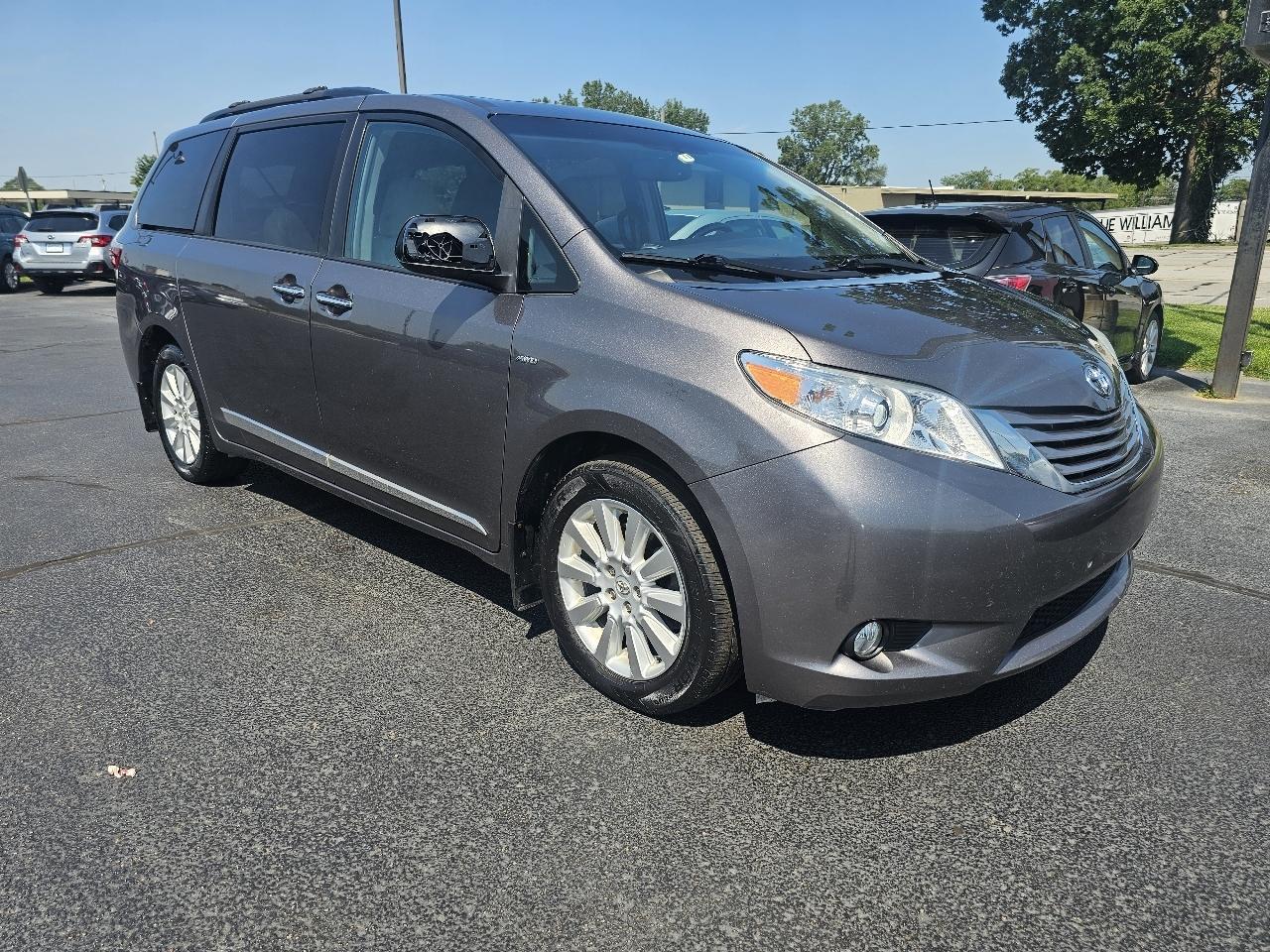 Toyota Sienna Limited AWD 7-Passenger V6 2016