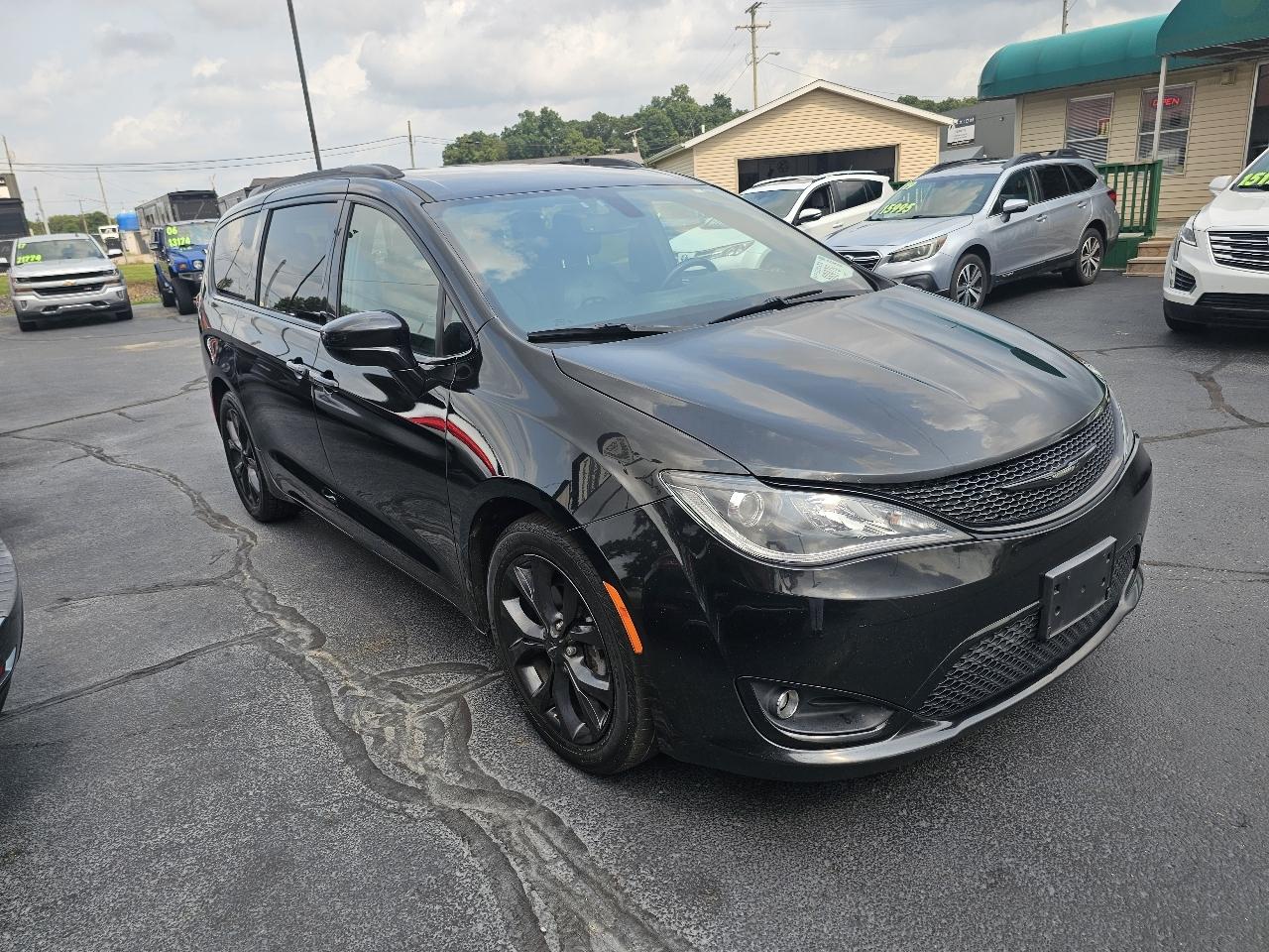 Chrysler Pacifica Touring-L Plus 2020