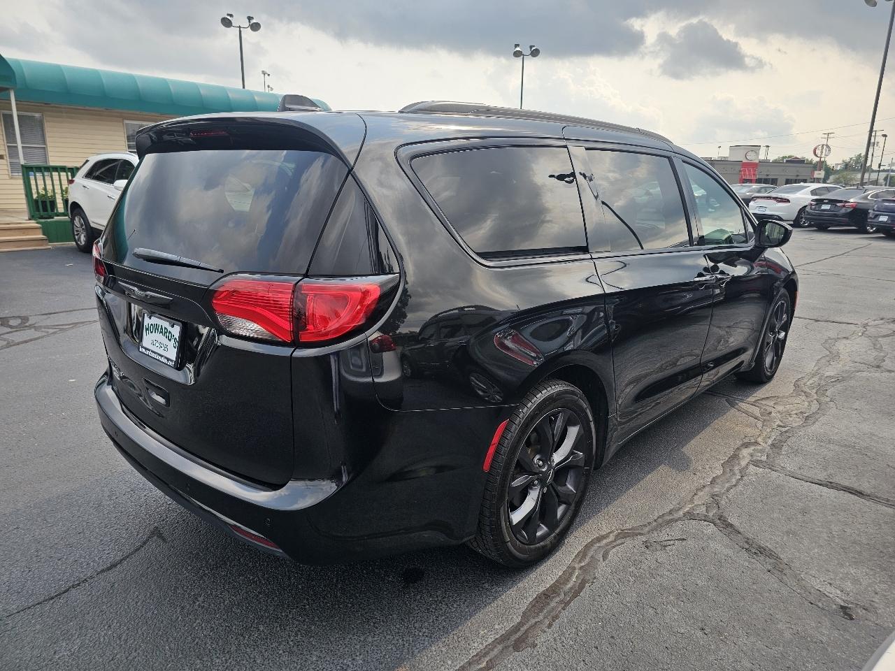 Chrysler Pacifica Touring-L Plus 2020