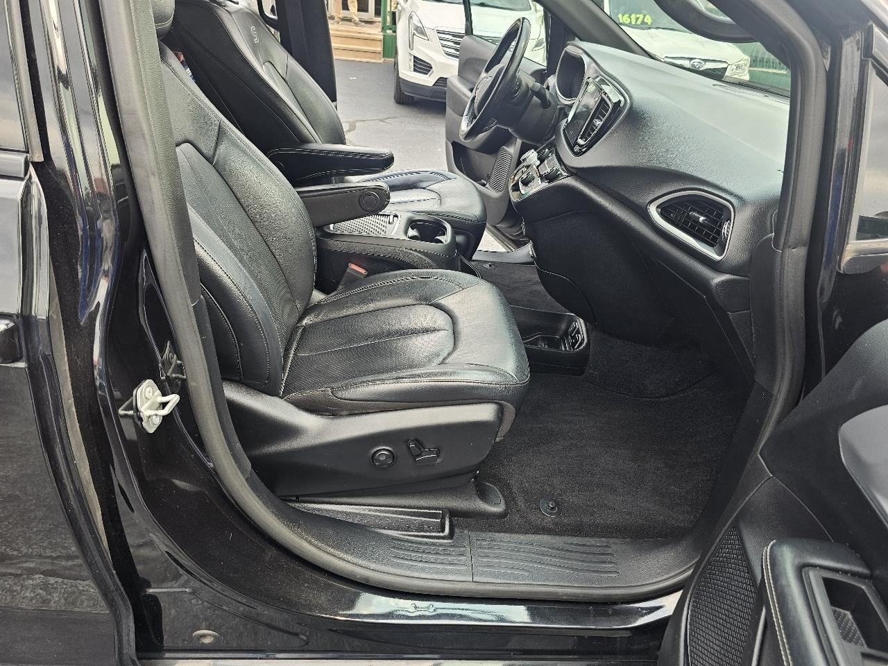 Chrysler Pacifica Touring-L Plus 2020
