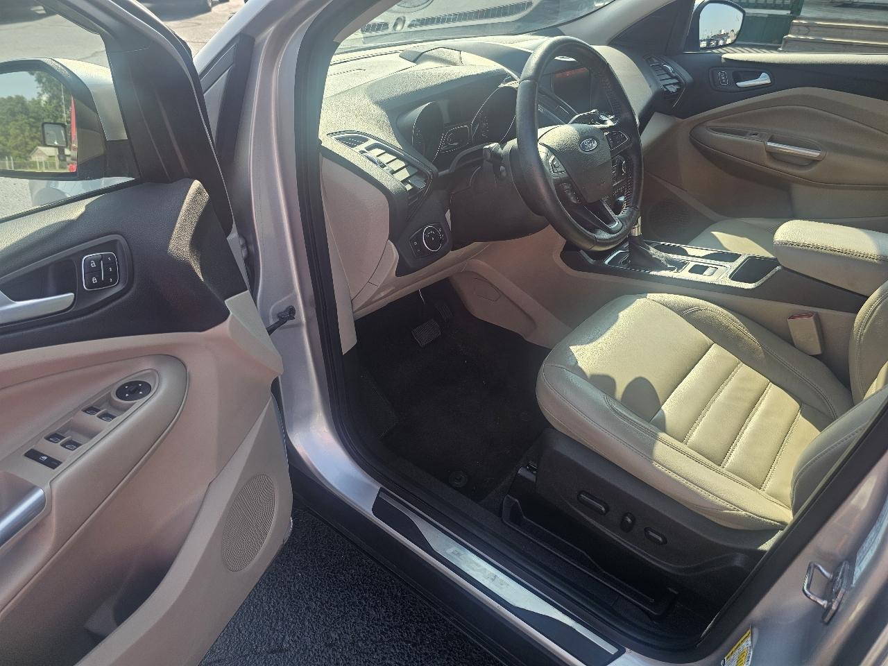Ford Escape Titanium 4WD 2017