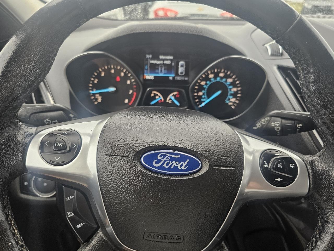 Ford Escape Titanium 4WD 2015