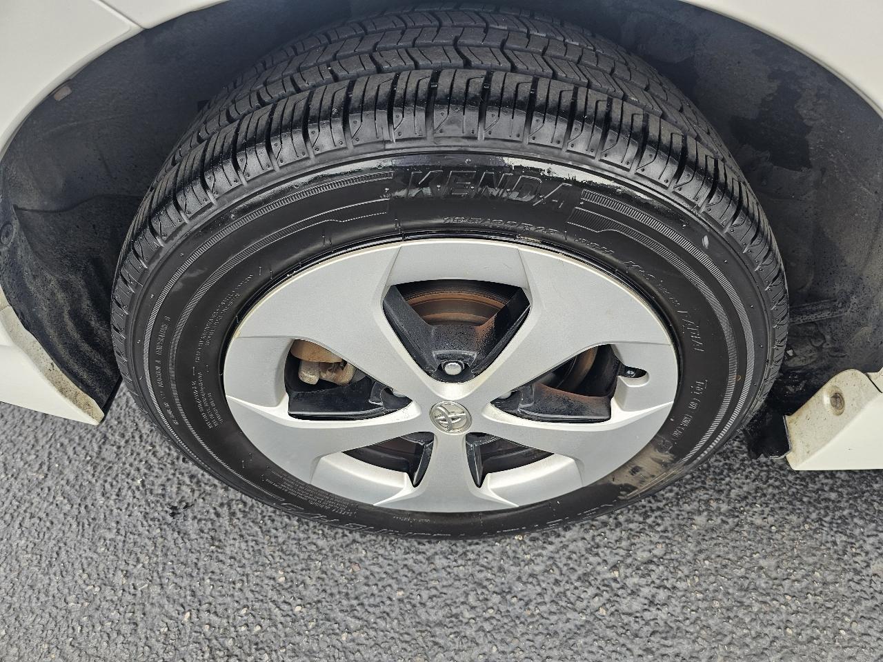 Toyota Prius Prius V 2012