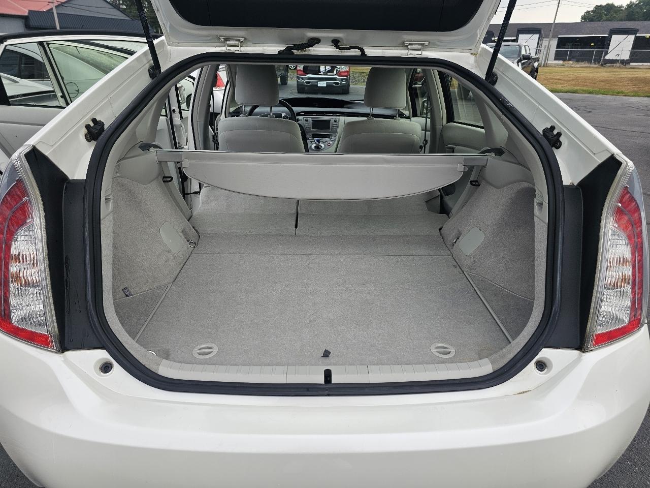 Toyota Prius Prius V 2012