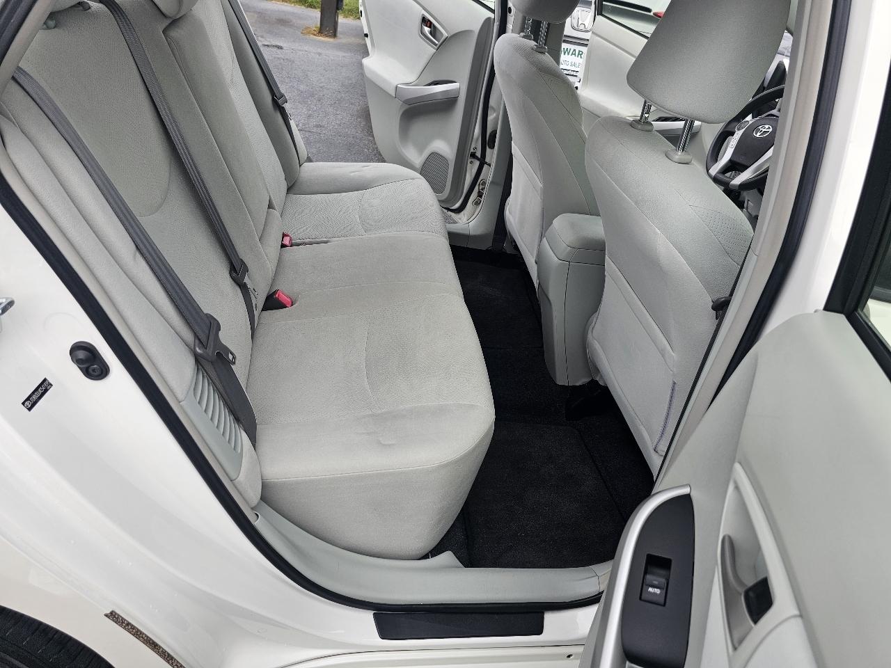 Toyota Prius Prius V 2012