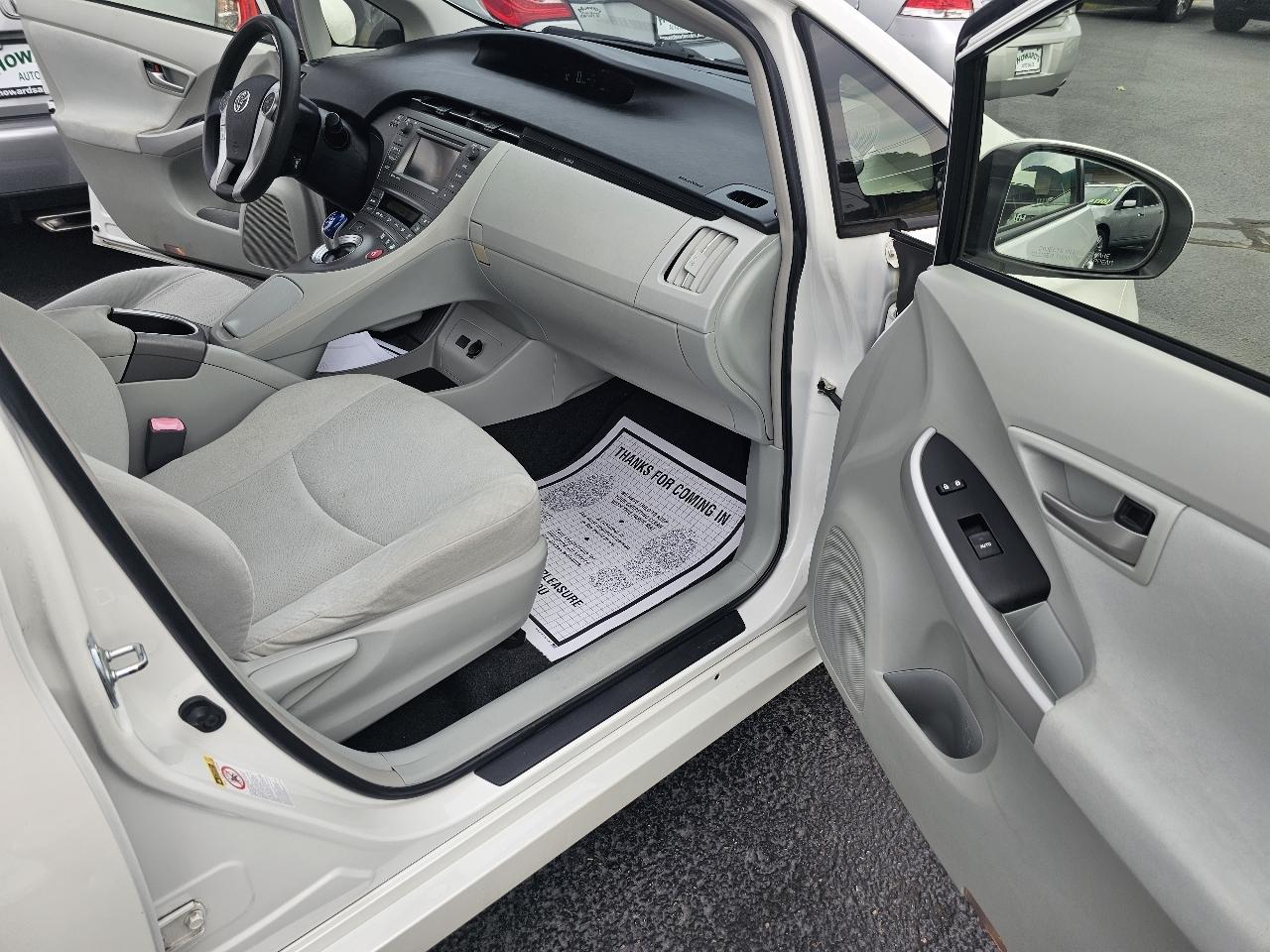 Toyota Prius Prius V 2012