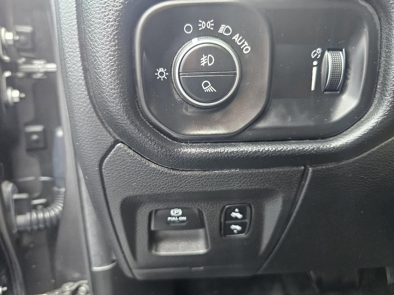RAM 1500 Big Horn Crew Cab SWB 4WD 2020
