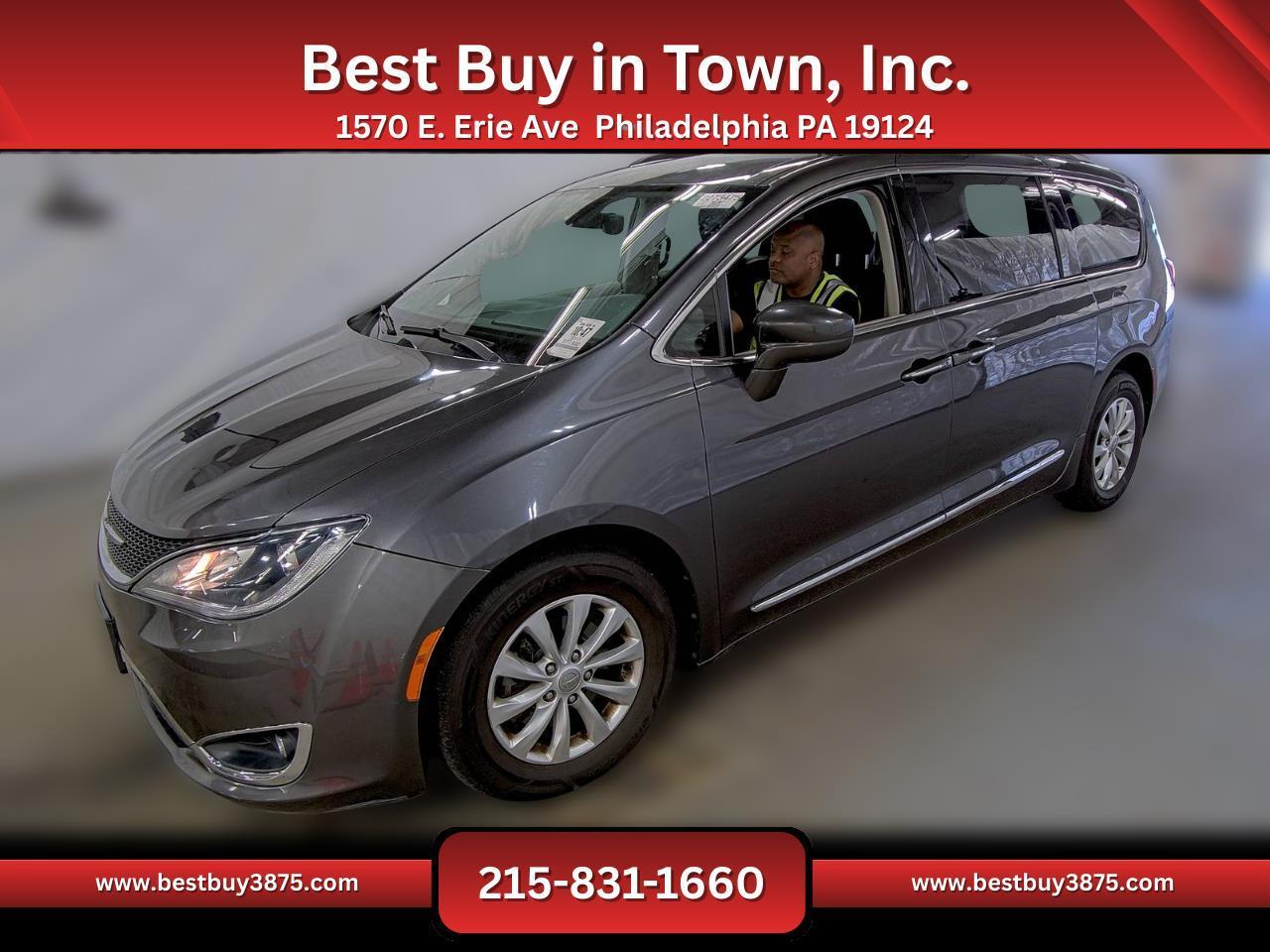 2017 Chrysler Pacifica Touring-L's photo