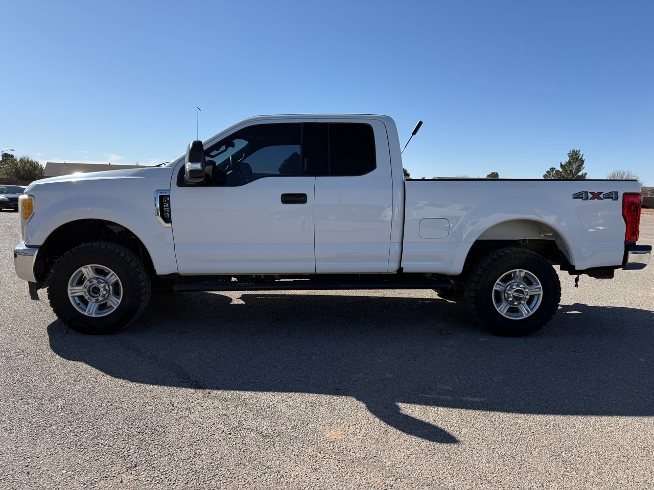 Ford Super Duty F-250 SRW XLT 4WD SuperCab 8' Box 2017