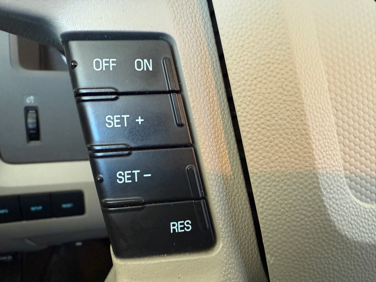 Ford Escape 4WD 4dr XLT 2012