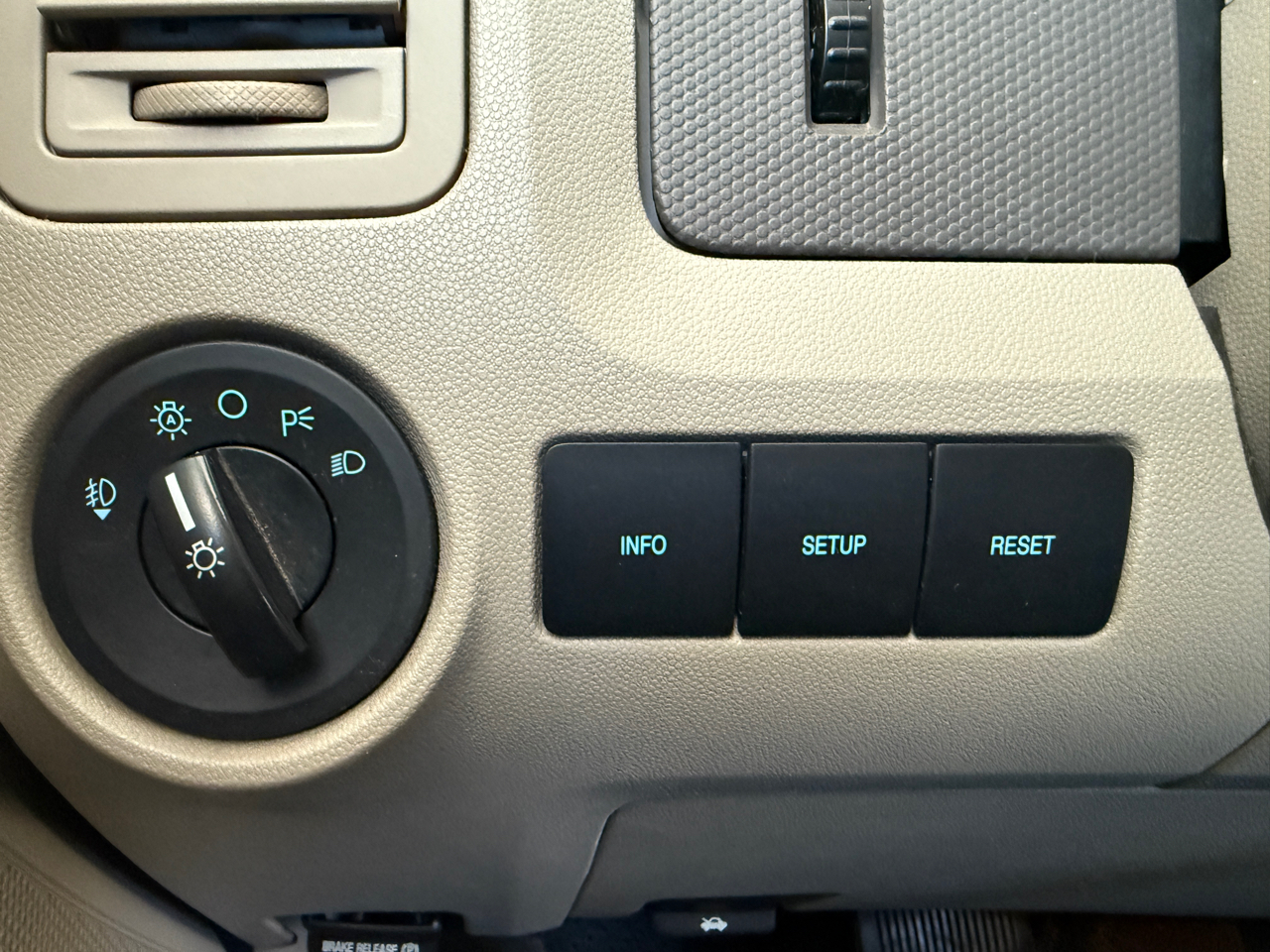 Ford Escape 4WD 4dr XLT 2012