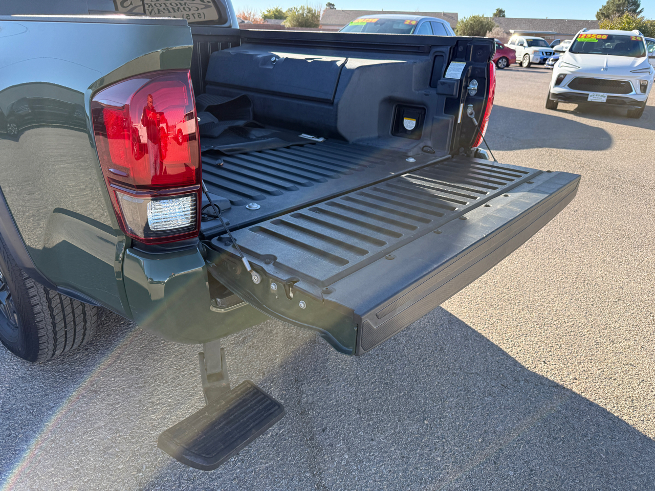 Toyota Tacoma 4WD SR5 Double Cab 5' Bed V6 AT (Natl) 2021