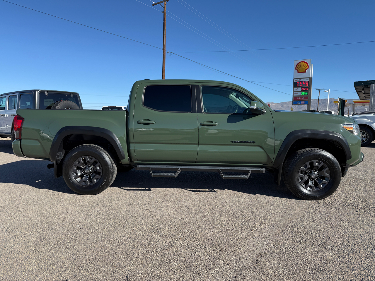 Toyota Tacoma 4WD SR5 Double Cab 5' Bed V6 AT (Natl) 2021