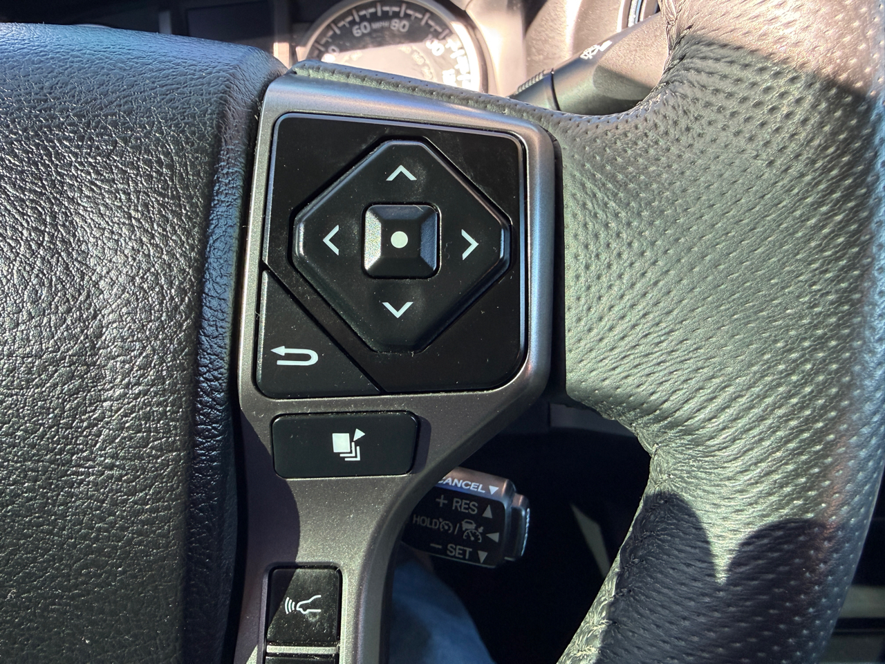 Toyota Tacoma 4WD SR5 Double Cab 5' Bed V6 AT (Natl) 2021