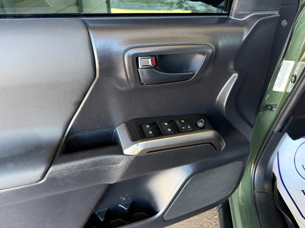 Toyota Tacoma 4WD SR5 Double Cab 5' Bed V6 AT (Natl) 2021