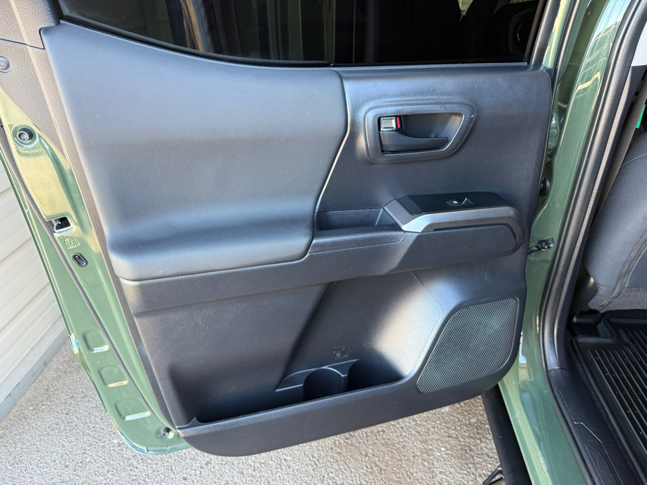 Toyota Tacoma 4WD SR5 Double Cab 5' Bed V6 AT (Natl) 2021