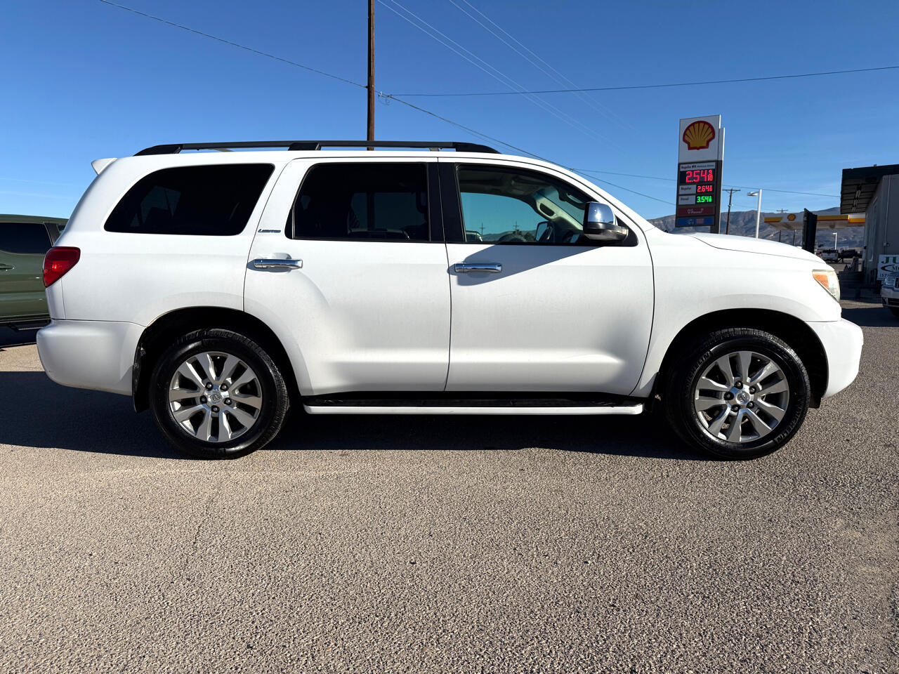 Toyota Sequoia 4WD LV8 6-Spd AT Ltd (Natl) 2010