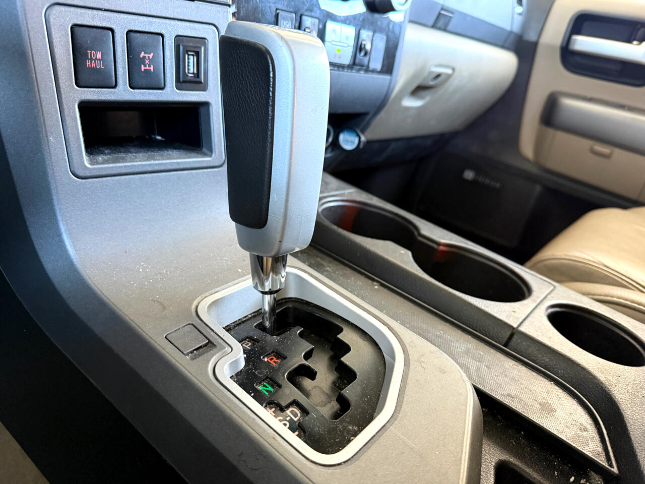 Toyota Sequoia 4WD LV8 6-Spd AT Ltd (Natl) 2010