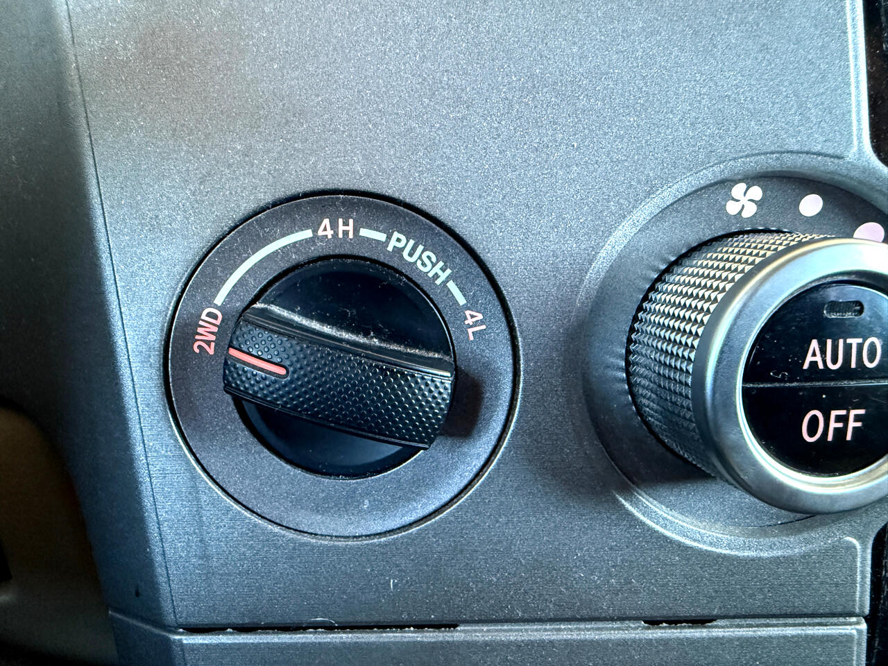 Toyota Sequoia 4WD LV8 6-Spd AT Ltd (Natl) 2010