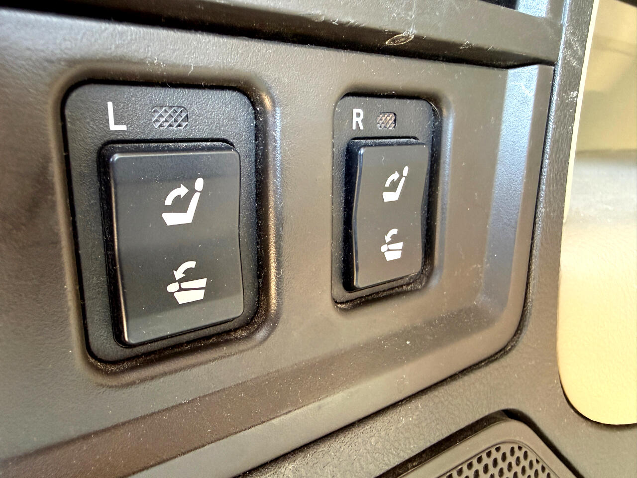 Toyota Sequoia 4WD LV8 6-Spd AT Ltd (Natl) 2010