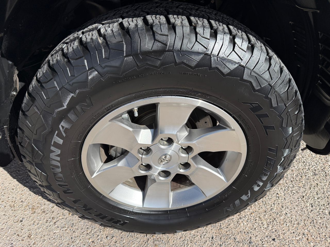 Toyota 4Runner 4WD 4dr V6 SR5 (Natl) 2013