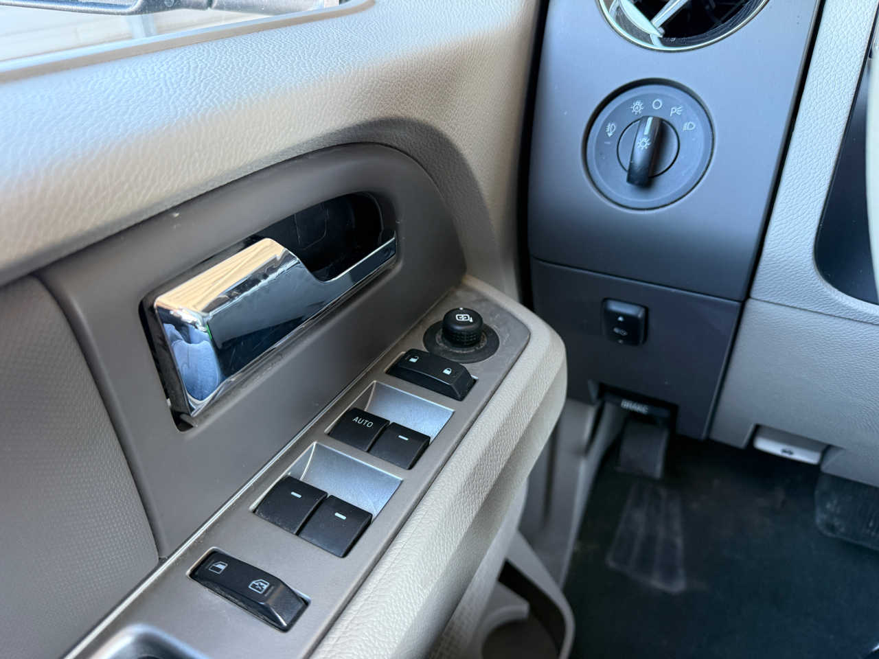 Ford Expedition 4WD 4dr XLT 2013