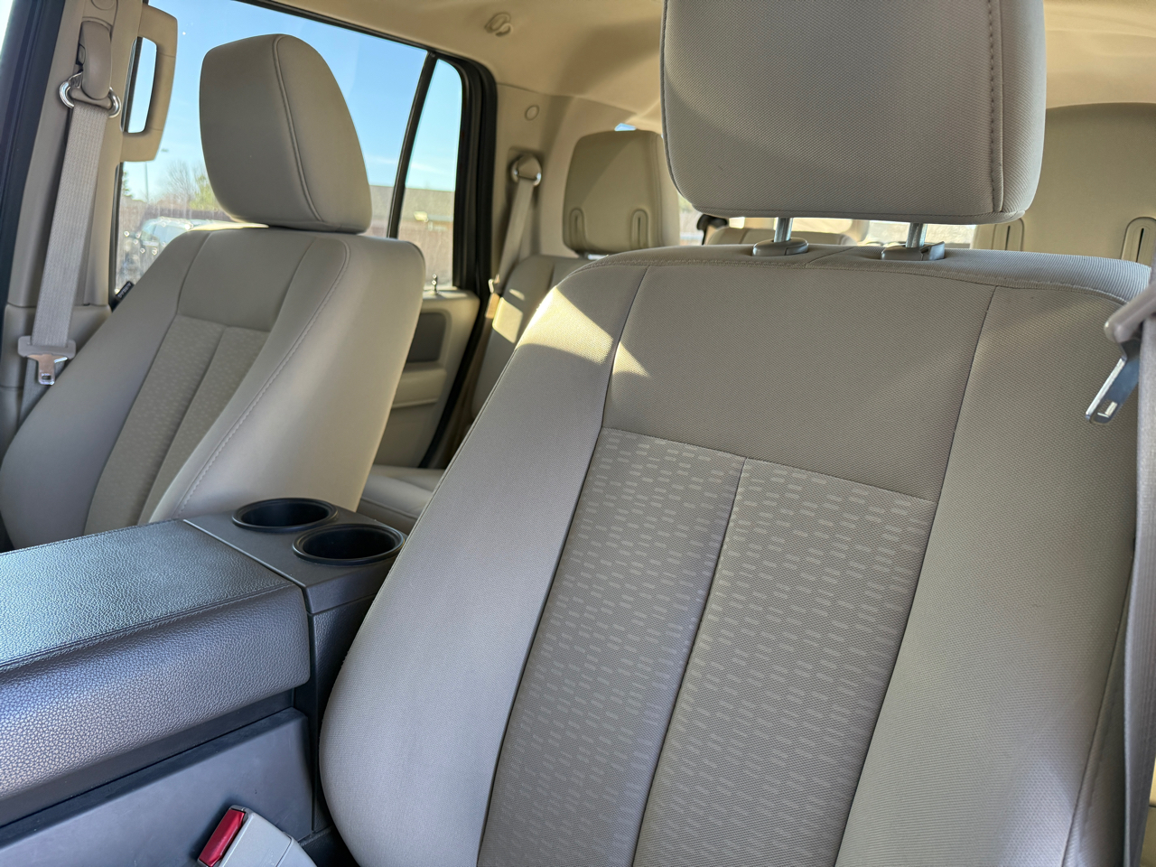 Ford Expedition 4WD 4dr XLT 2013