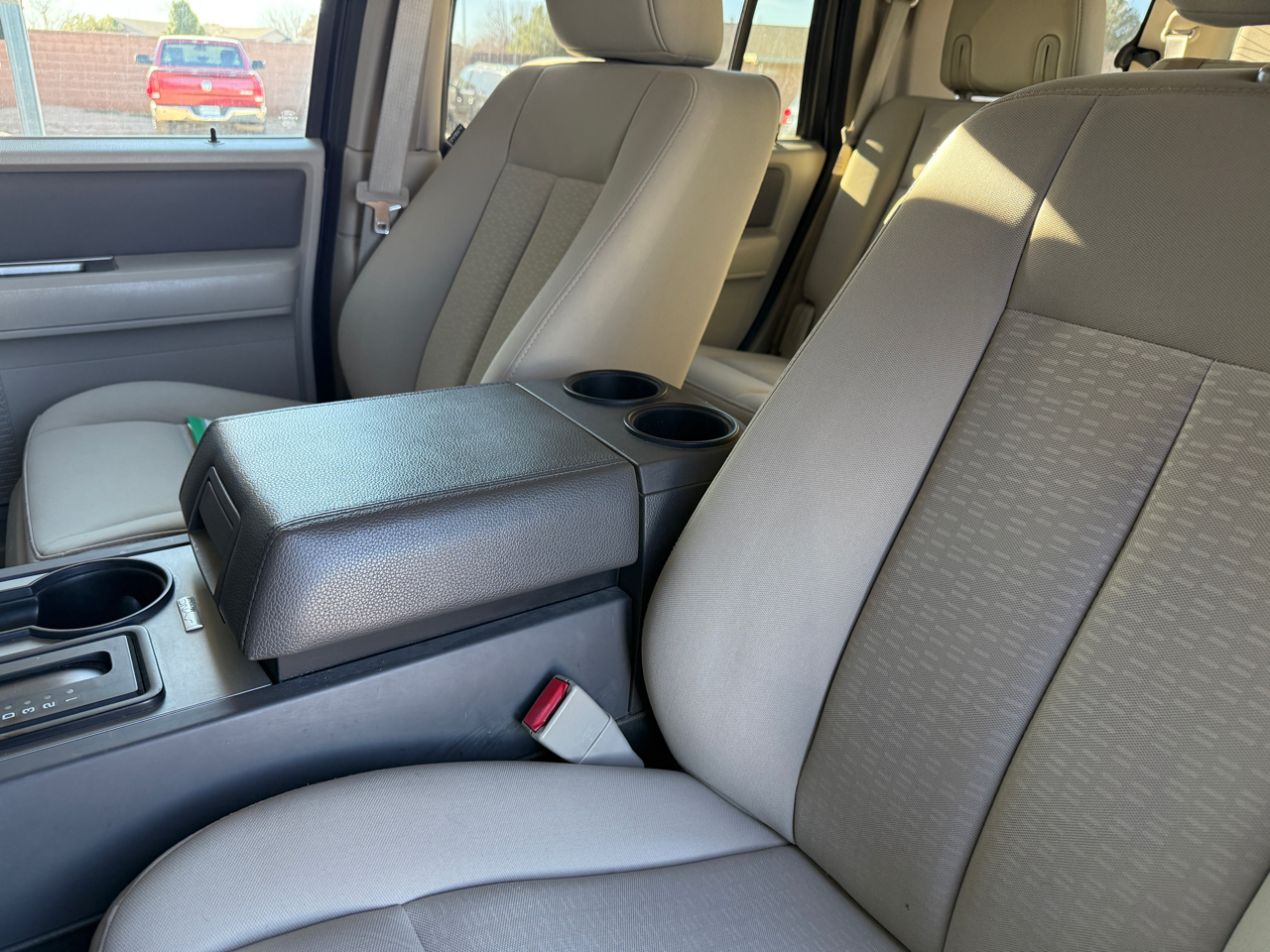 Ford Expedition 4WD 4dr XLT 2013