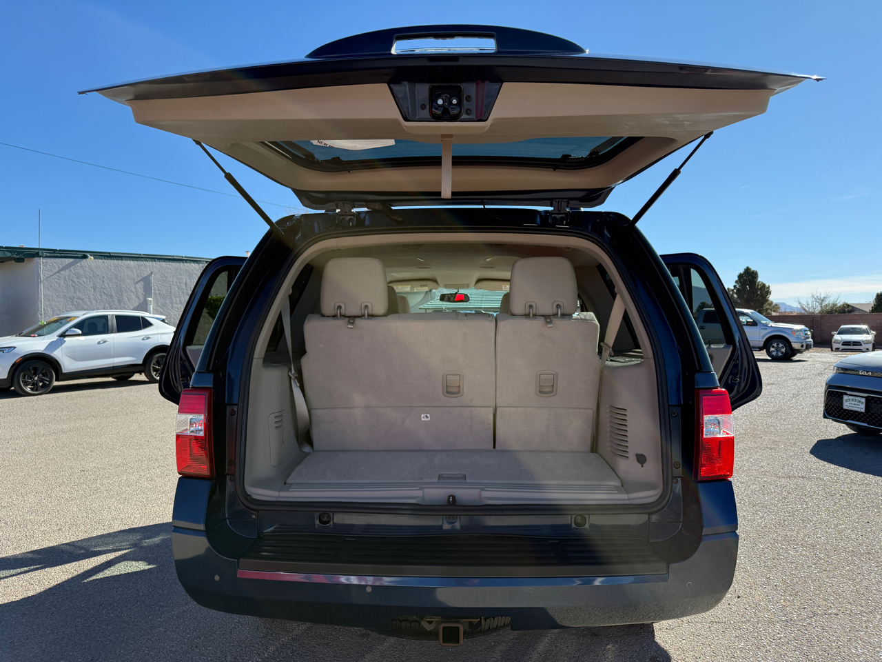 Ford Expedition 4WD 4dr XLT 2013