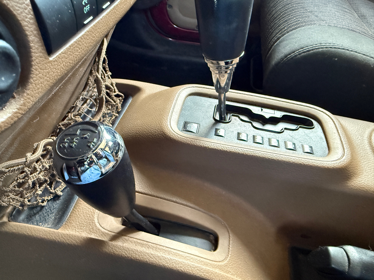 Jeep Wrangler 4WD 2dr Sahara 2011