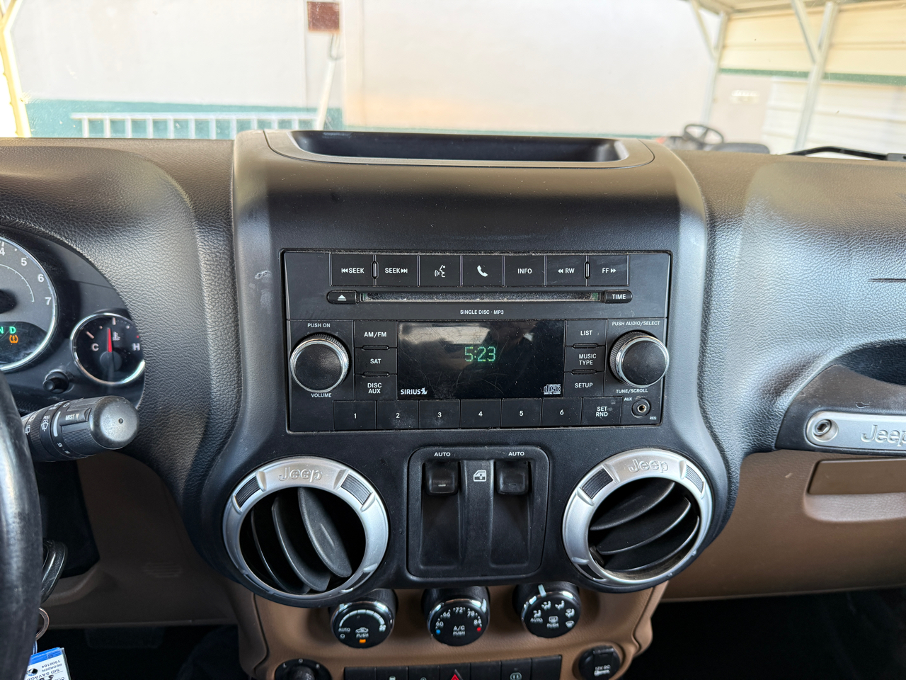 Jeep Wrangler 4WD 2dr Sahara 2011