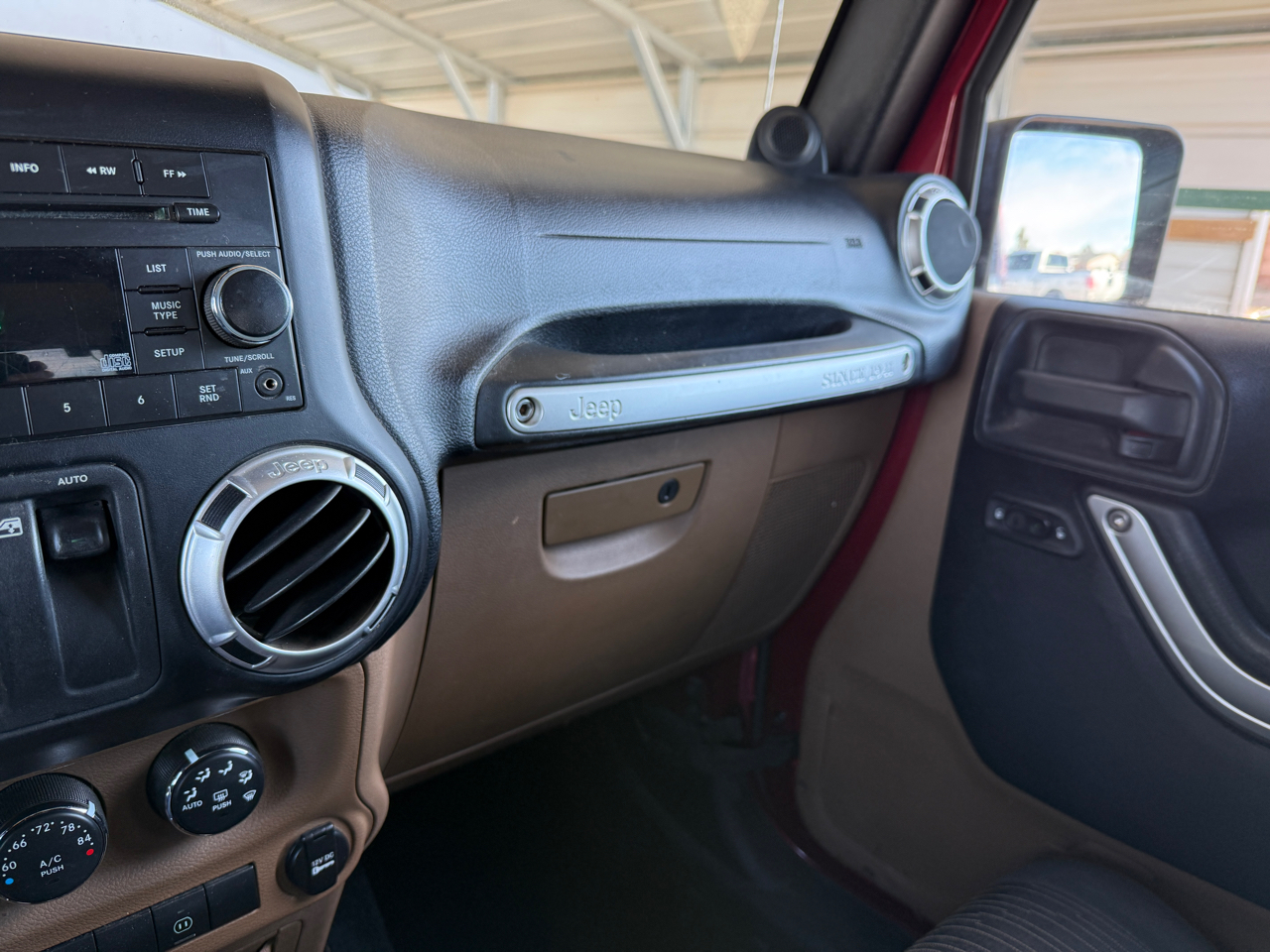 Jeep Wrangler 4WD 2dr Sahara 2011